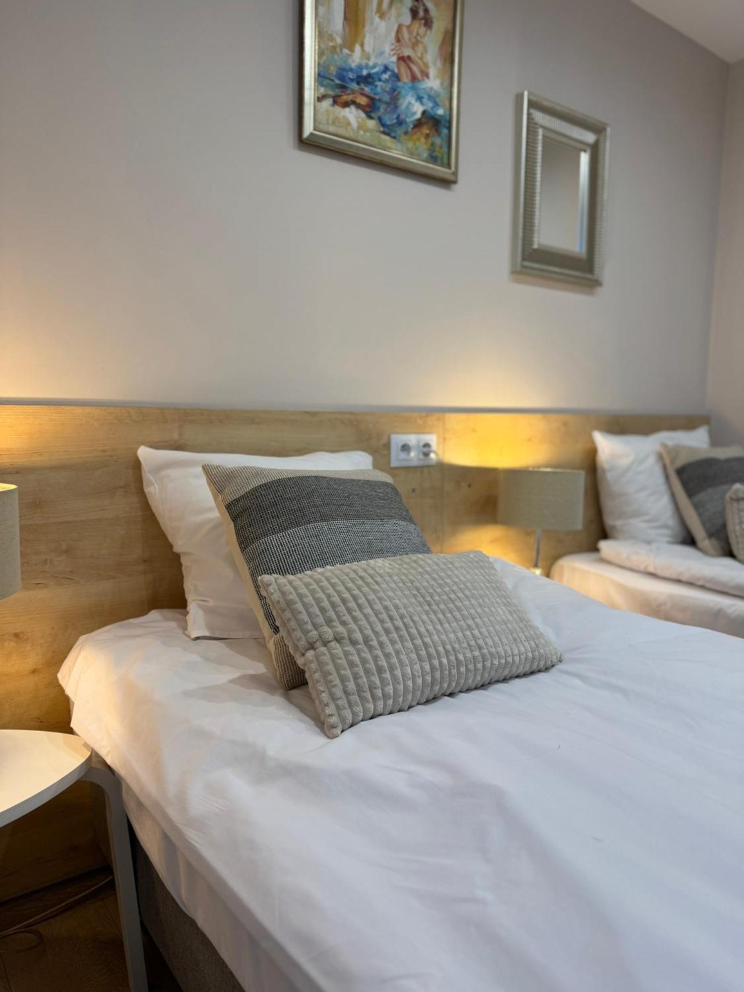 Aparthotel Riva Zawiercie Bagian luar foto